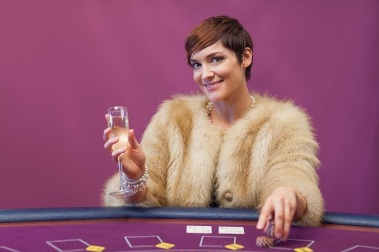 Player comparing card hands in a Capsa Banting multiplayer session